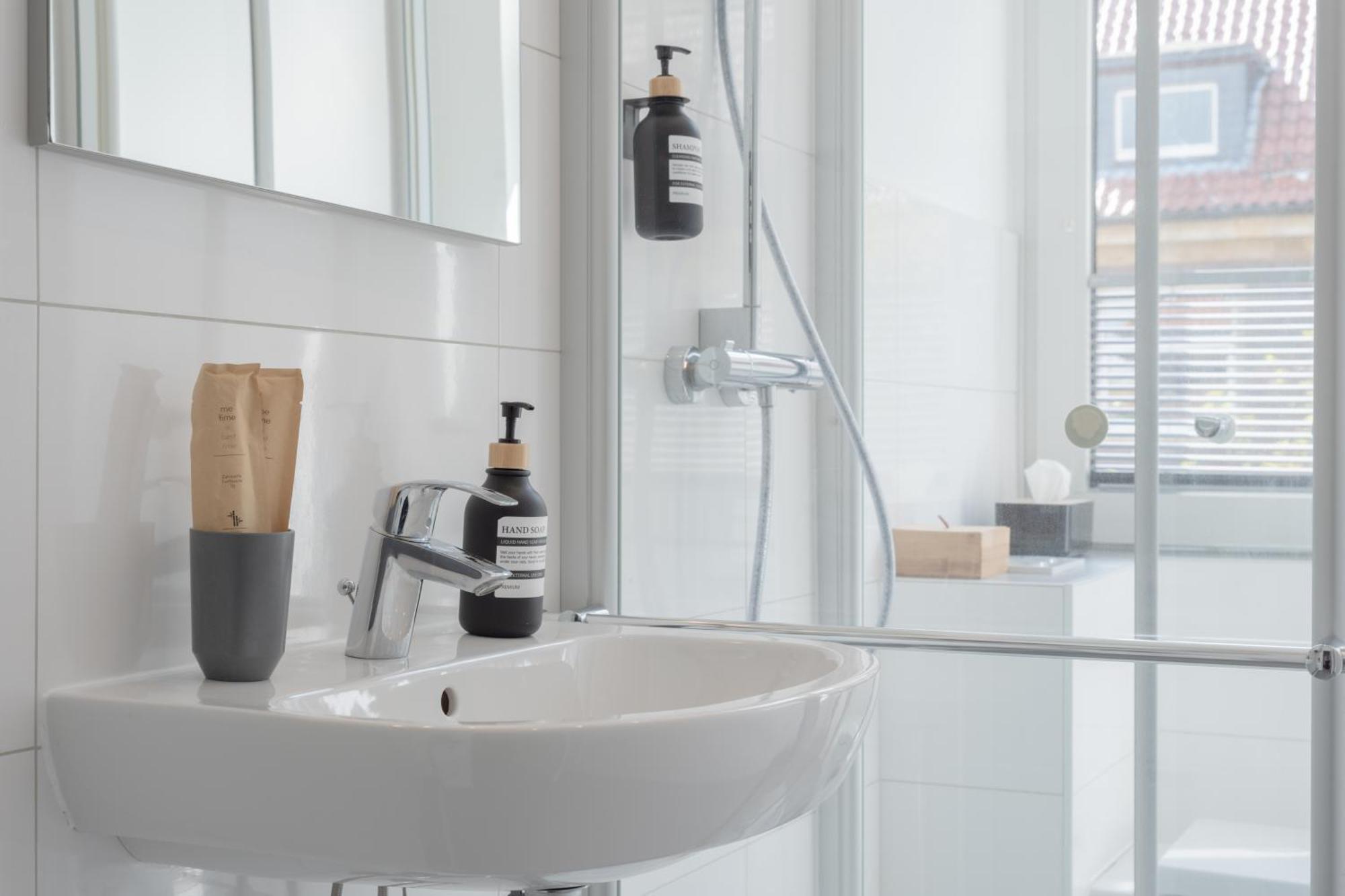 Modernes Apartment In Top Lage Komfortabel Eingerichtet Mit Arbeitsplatz Und Kueche - Geibelsuite Hanovra Exterior foto